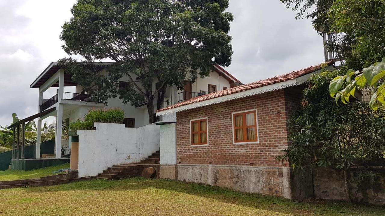 Villa 61 Ambepussa Exterior photo