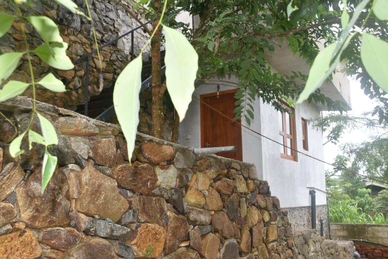 Villa 61 Ambepussa Exterior photo