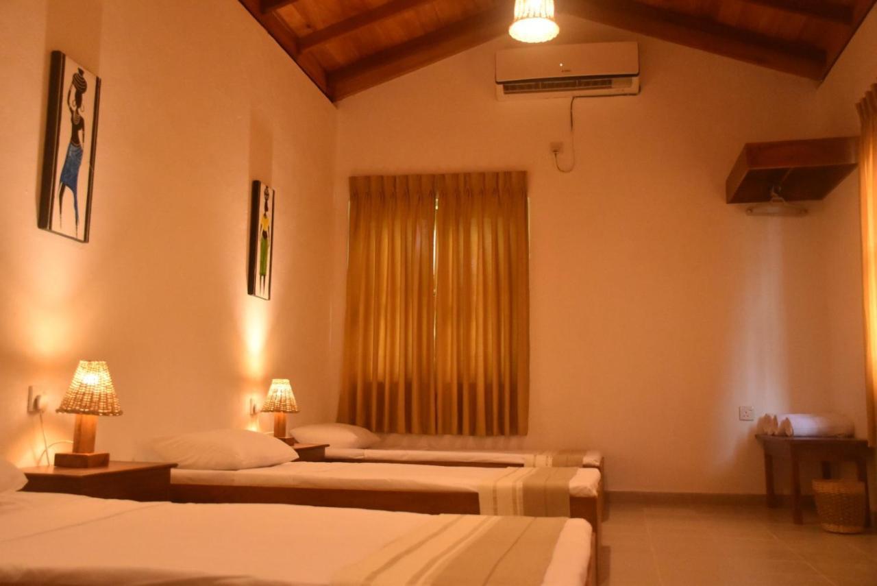 Villa 61 Ambepussa Exterior photo