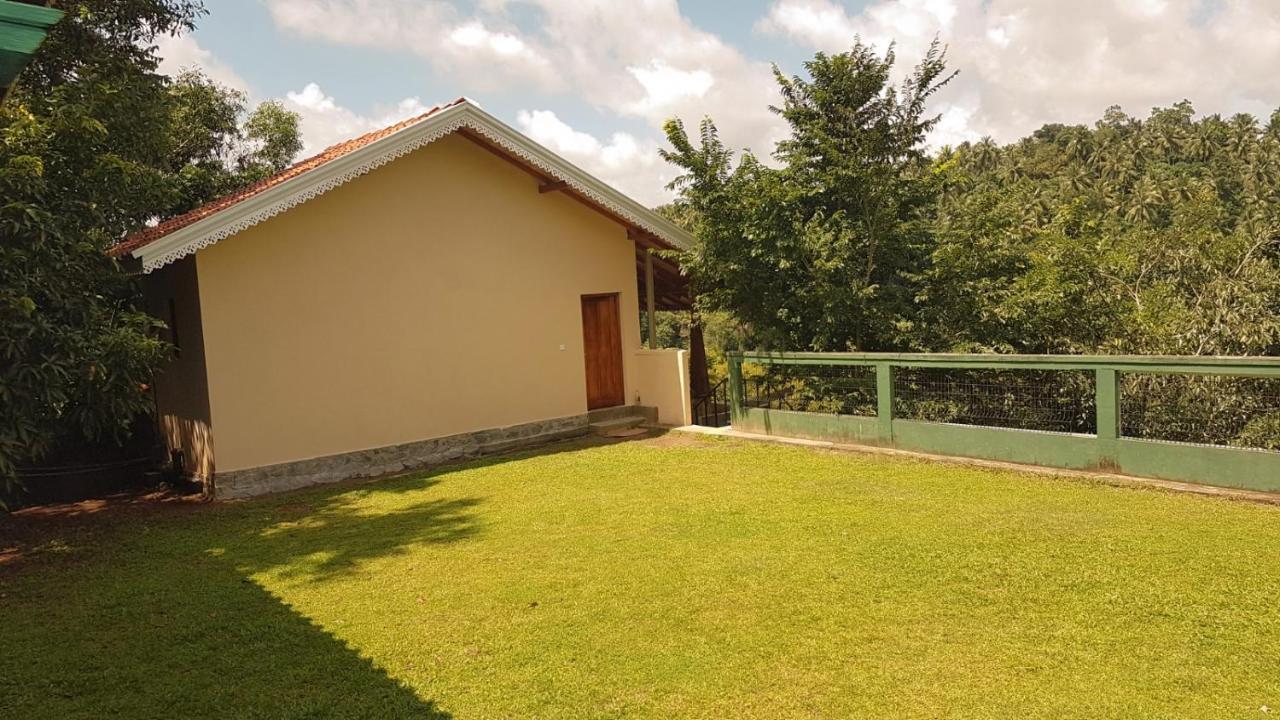 Villa 61 Ambepussa Exterior photo