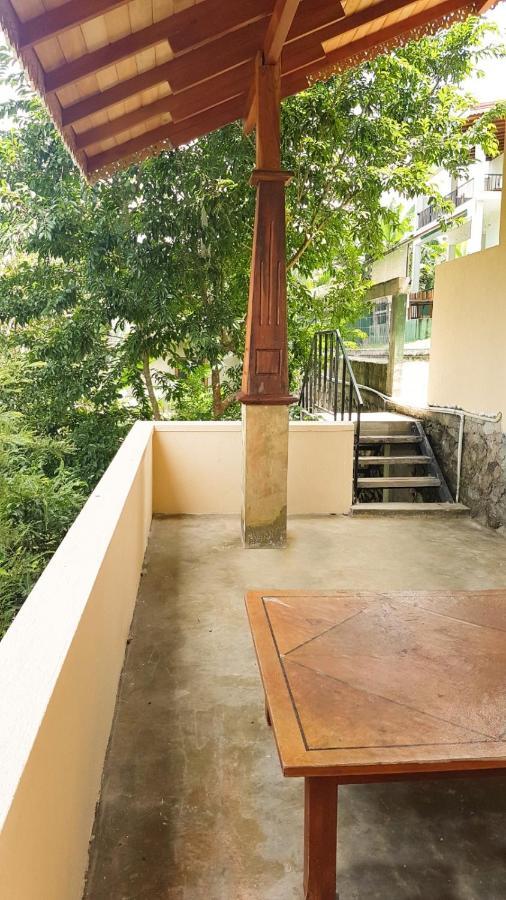 Villa 61 Ambepussa Exterior photo
