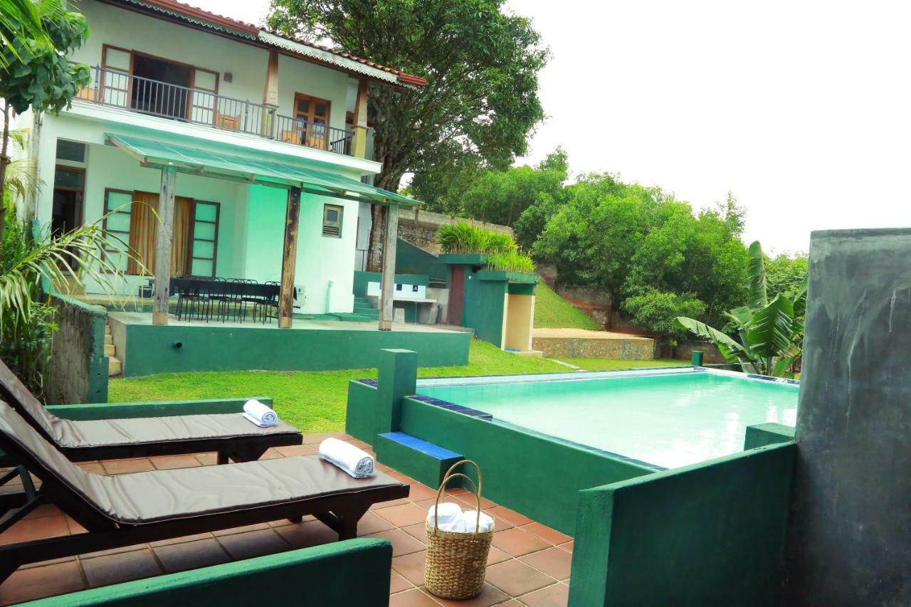 Villa 61 Ambepussa Exterior photo