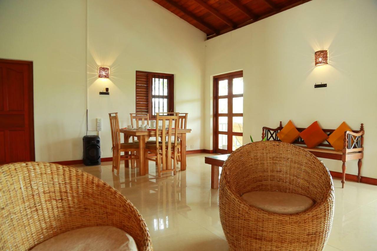 Villa 61 Ambepussa Exterior photo